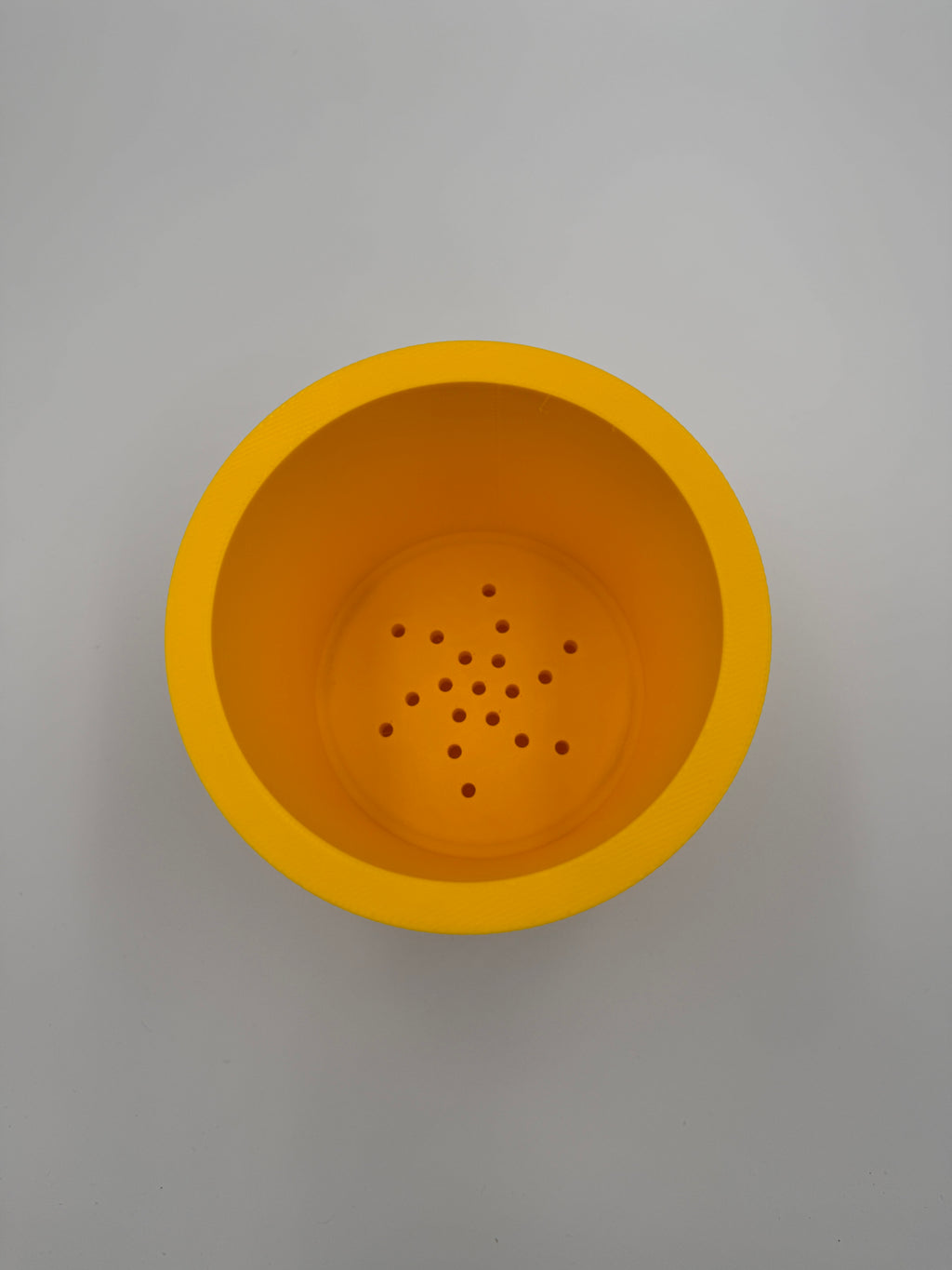 Round fluted wall planter with twist-lock drip tray, product detail