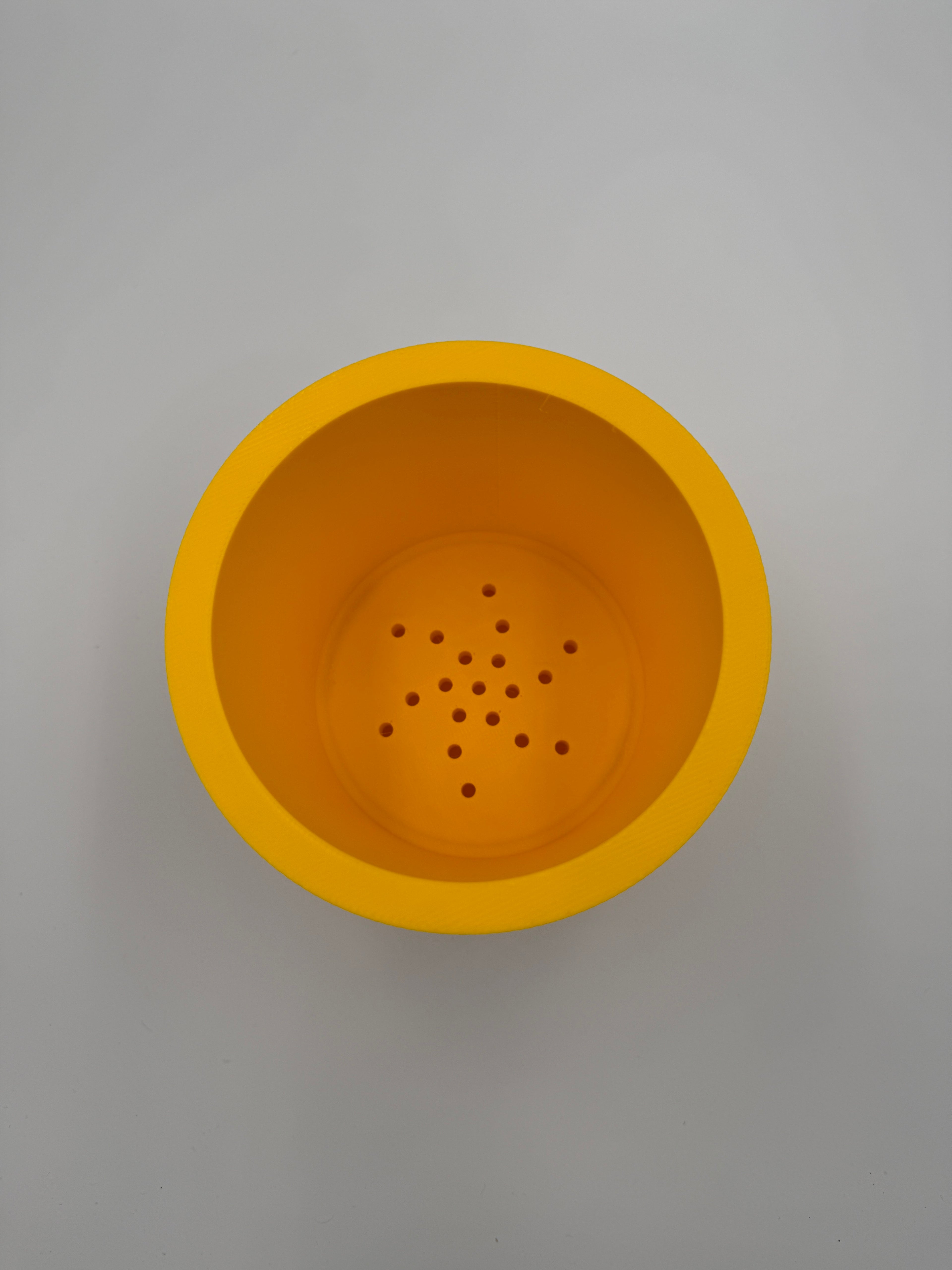 Round fluted wall planter with twist-lock drip tray, product detail